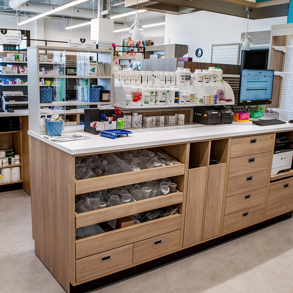 industrie-pharmacie-comptoir-ordonnances-amenagement-commercial-retail-design-2.webp