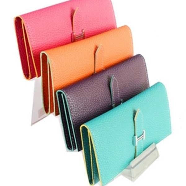 Présentoir en escalier pour 4 Portefeuilles, acrylique clair - Présentoir et accessoire pour magasin de souliers - Mobico Canada