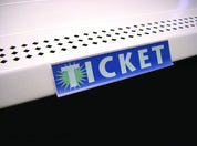 Porte - prix autocollant 48’’ x 1¼’’ H dos blanc et devant clair - Porte - prix & solution d'accrochage - Mobico Canada