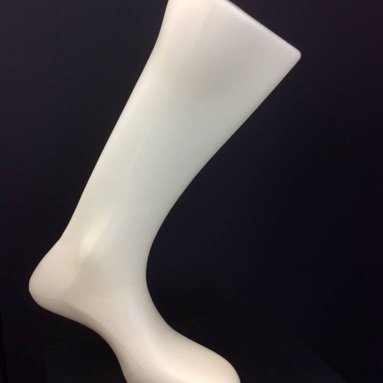 Pied Homme en plastique BLANC avec aimant 18.5"H - Pied, main, jambe & fessier - Mobico Canada