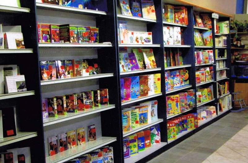 Section première unité murale - Étagère commerciale, gondole, murale et Îlot de magasin - Mobico Canada