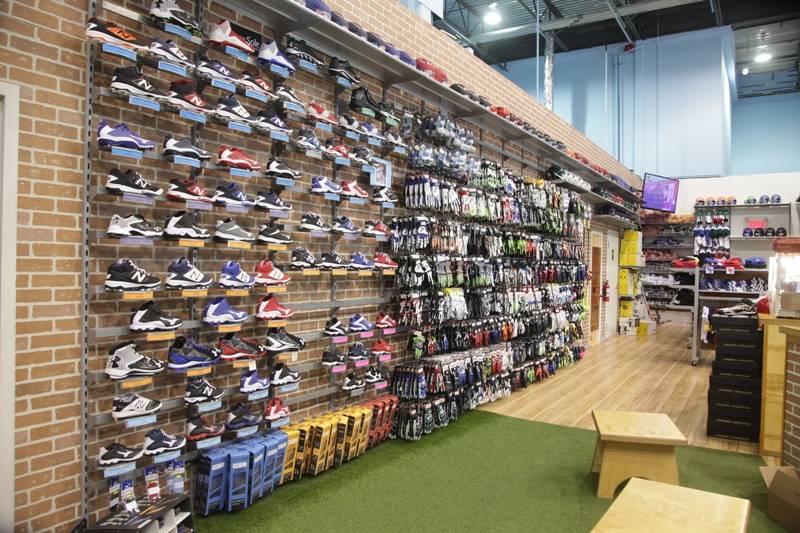 Tablette à soulier 8" avec porte - affiche - Boutique de golf - Mobico Canada