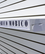 Porte - prix autocollant 48’’ x 1¼’’ H dos et devant clair - Porte - prix & solution d'accrochage - Mobico Canada